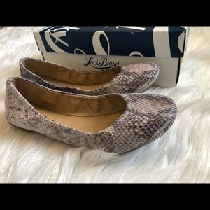 Lucky brand flats
